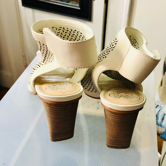 Size 8.5 Vince Camuto Bone color wedges - Picture 2 of 5